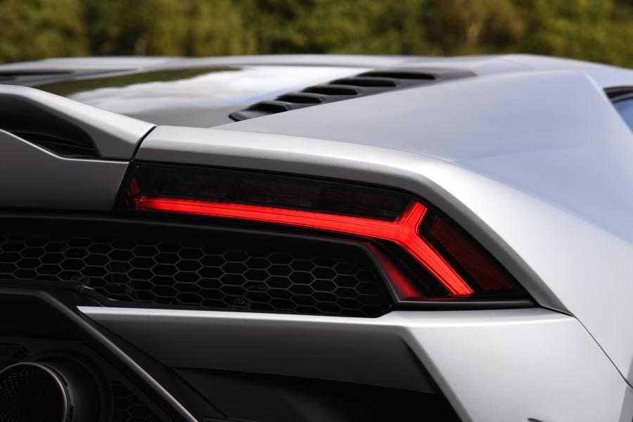 Детали экстерьера Lamborghini Huracan EVO (LB724) 2019 года  (UK) (фото 16 из 19)
